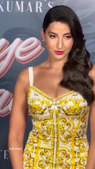 Nora Fatehi Back