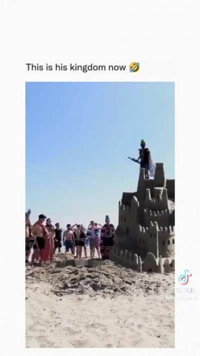 Building a sand society with the bois