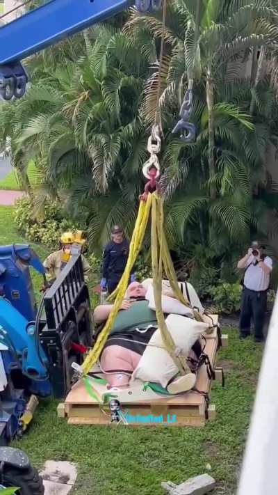 600-Pound Man Rescued by Crane in Florida After Medical Emergency