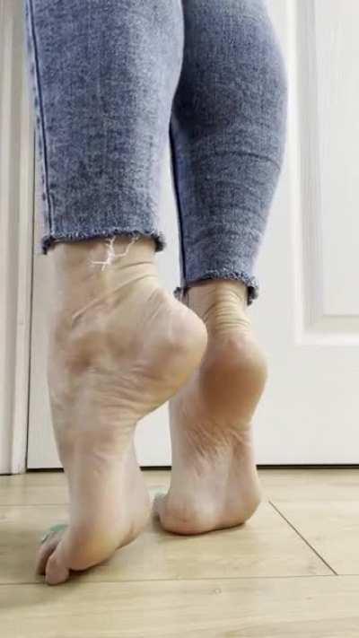 Sunday soles video for you today. What do you think? Who wants to see more? 😉