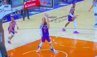 [Highlight] Gobert supposedly commits an offensive foul against Booker