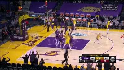 [Highlight] Lakers get the 3-pointer off a missed freethrow