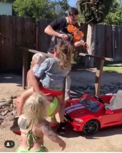 Absolute chad and chadettes smoking a proper blunt and being themselves