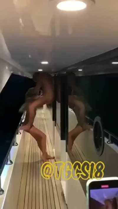 The head must be better in the elevated position 😂