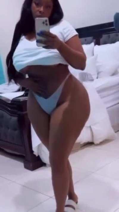 YaniqueCurvyDiva 🇯🇲🍑🤤😍❤️😻