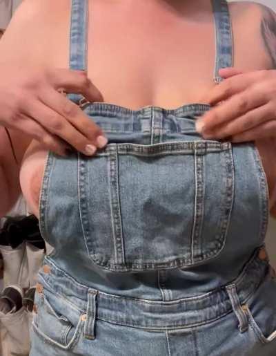 It’s mommy’s turn to be milked