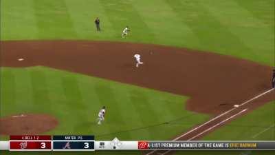 [Highlight] AJ Minter lays out and makes an off-line Albies throw an out at first base