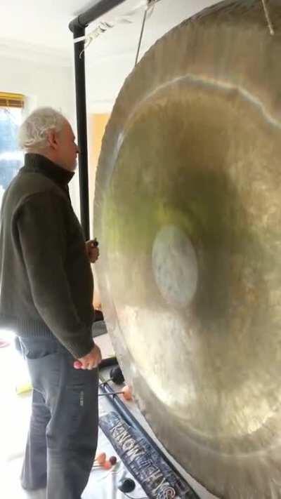 So it doesn't just go Dong then!! This guy is crazy