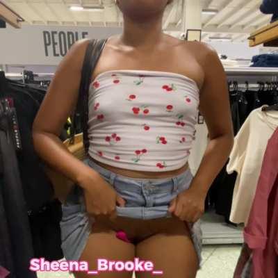 Flash pussy at store 🤫✨I need a new shopping buddy 