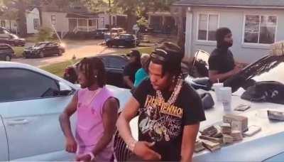 “niggas taking pleas.. i know that Slime ain’t happy” 🤔