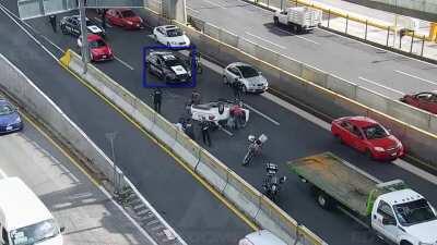 Do not text and drive. Mexico City edition.