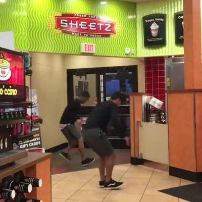 Зеркало не выдерживает