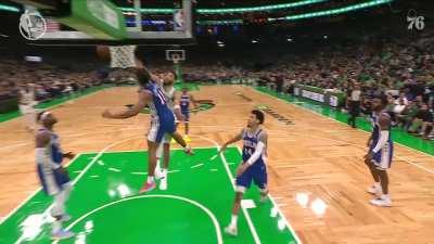 [Highlight] Jaden Springer meets Tatum at the rim and obliterates his poster attempt!