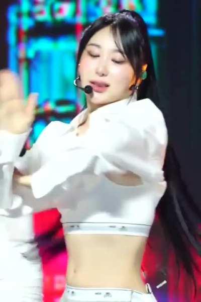Lee Chaeyeon side boob