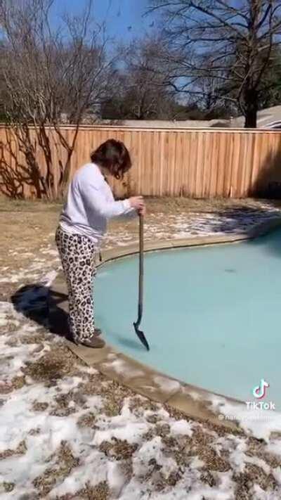 Great camerawork. Focuses on the action, goes completely silent so we can really take it all in.