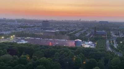 Found this video from the concert in The Hague. There were 65.000+ people in the crowd.