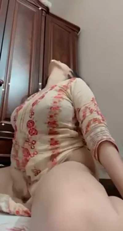[onlyfans][shaymi] Do you like busty indian girls?