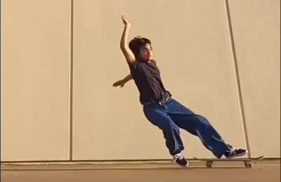 Me rolling my ankle while skateboarding (sound on 💀)