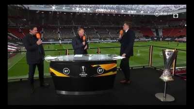 “Oh, that mis-kick?” Scholes on his 2008 SF goal against Barça (51sec)