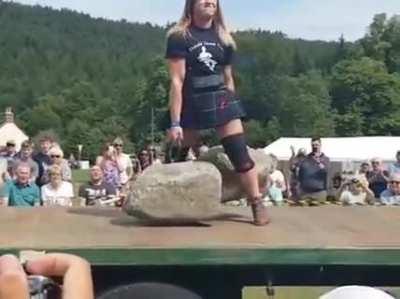 Leigh Holland-Keen is the second woman to lift Scotland&rsquo;s legendary Dinnie Stones.