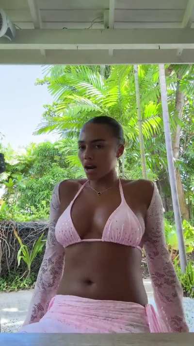 She’s looking so gorg 