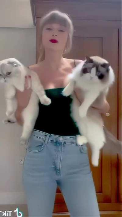 She has a lovely pussy..