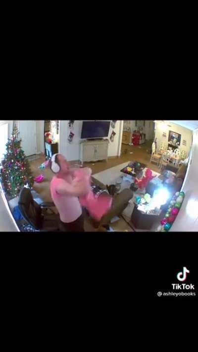 “When your husband finally kills the boss he’s been working on for weeks on WoW”