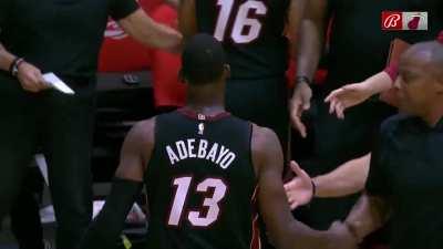 [Highlight] Max Strus hits the buzzer beater at the end of the 1st to go up 9 vs the Golden State Warriors