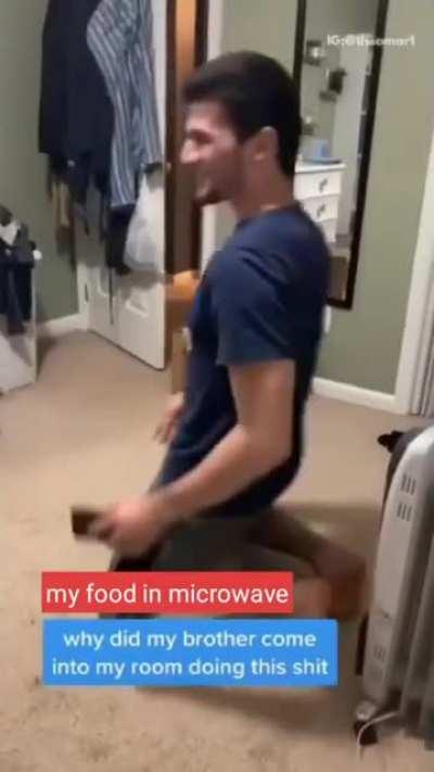 My food really be vibin inside microwave