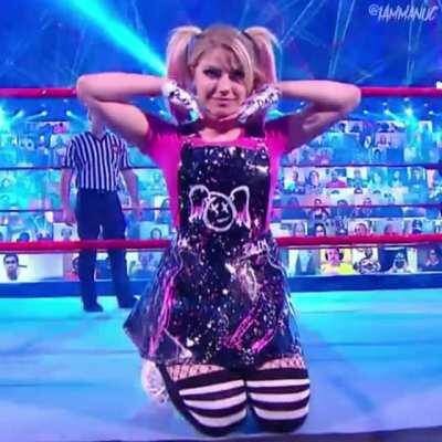 Cute Pose in her Knees 😍