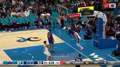 [Highlight] Kai Jones throws down a monster transition slam!