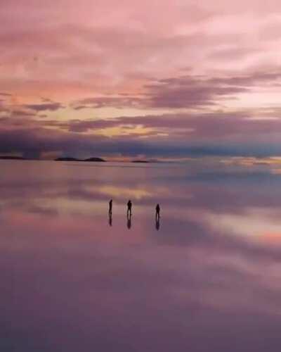 This drone video of Salar De Uyuni Bolivia