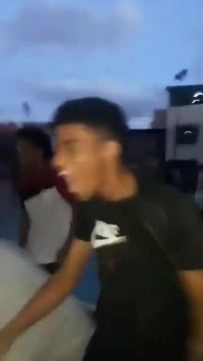 MUDO vs MUDO. Quien ganara? Acaso no podrían ser menos brutales?