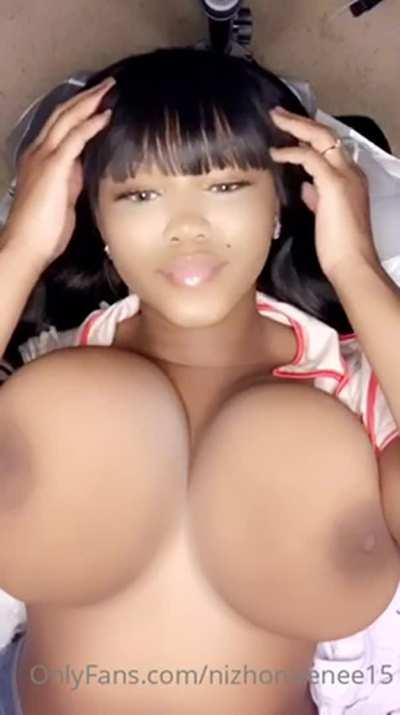 She gat does melons 🍉