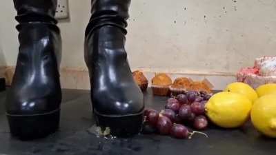 I do Custom Crush Videos. Hit me up for Pre-mades & Customs. Peep this Crush 😻❤️Juicy scenes indeed 🥰