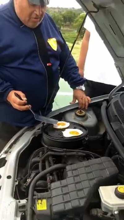 Huevos al motor