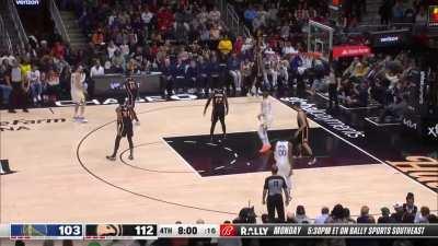 [Highlight] Steph Curry makes the corner 3 off the backboard