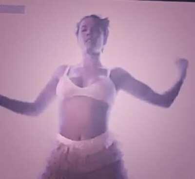 The way she moves kills me.