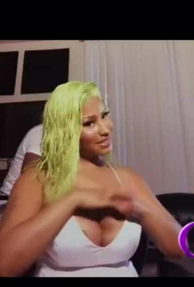 Nicki Minaj @nickiminaj