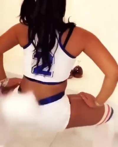 🍑Y’all remember when she was Lola and was hypnotizing us with that ass😋🤤🤤🤤