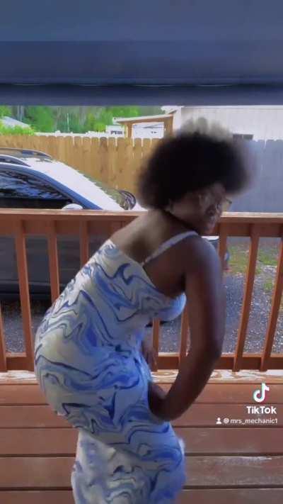 Slaying that dress (@mrs_mechanic)