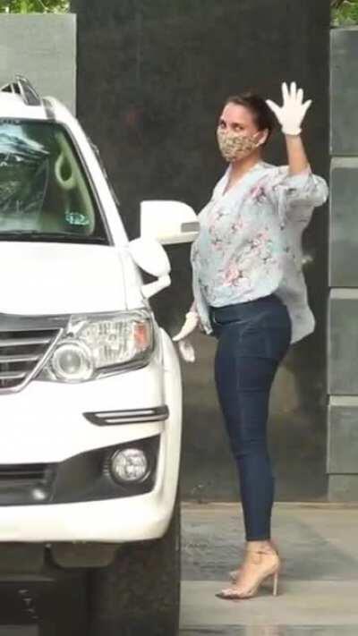 Super 🔥juicy Lara Dutta 🍑💦💦💦