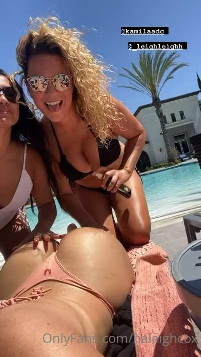 Rubbing Halieghs ass