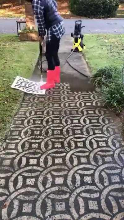 This Pressure Washer Art on a Pavement