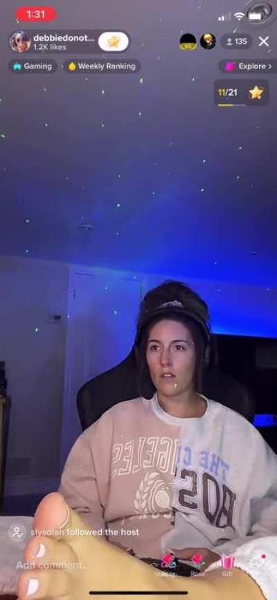 Debbiedonothing live now!