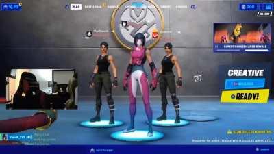 Streamer's mom walks into view completely naked