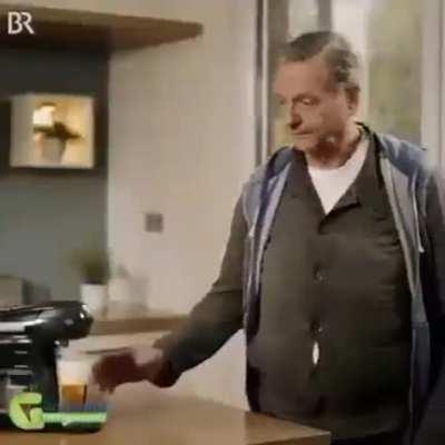 Und dann hat er das Alkoholfrei weggekippt 🤣🤣🤣🤣😂😂😂 Das muss ich gleich dem Günter schicken, der trinkt auch nur echtes Bier 😂😂😂🍻🍻🍻👍🍺🍻🍻🍻👍