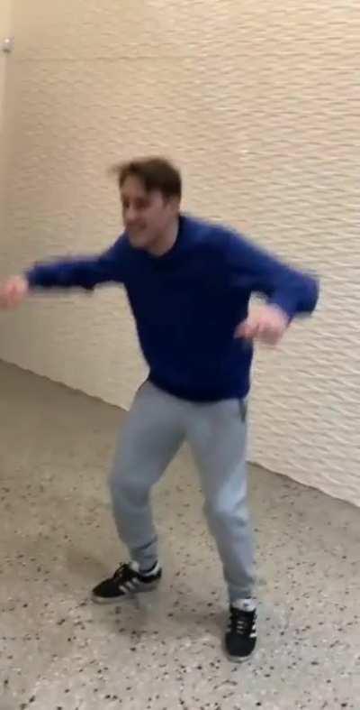 He do be vibin to 1700's sea shanties