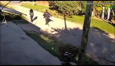 (VIDEO) Así intentaban secuestrar a una adolescente de 17 años a dos cuadras del descampado donde ocurrió el crimen de Paloma y Josué