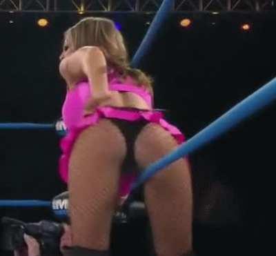 Velvet Sky spanking herself